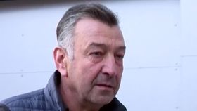 VIDEO Primarul din Timiș, care și-a pictat chipul într-o biserică, a fost audiat. Ce acuzații i se aduc?